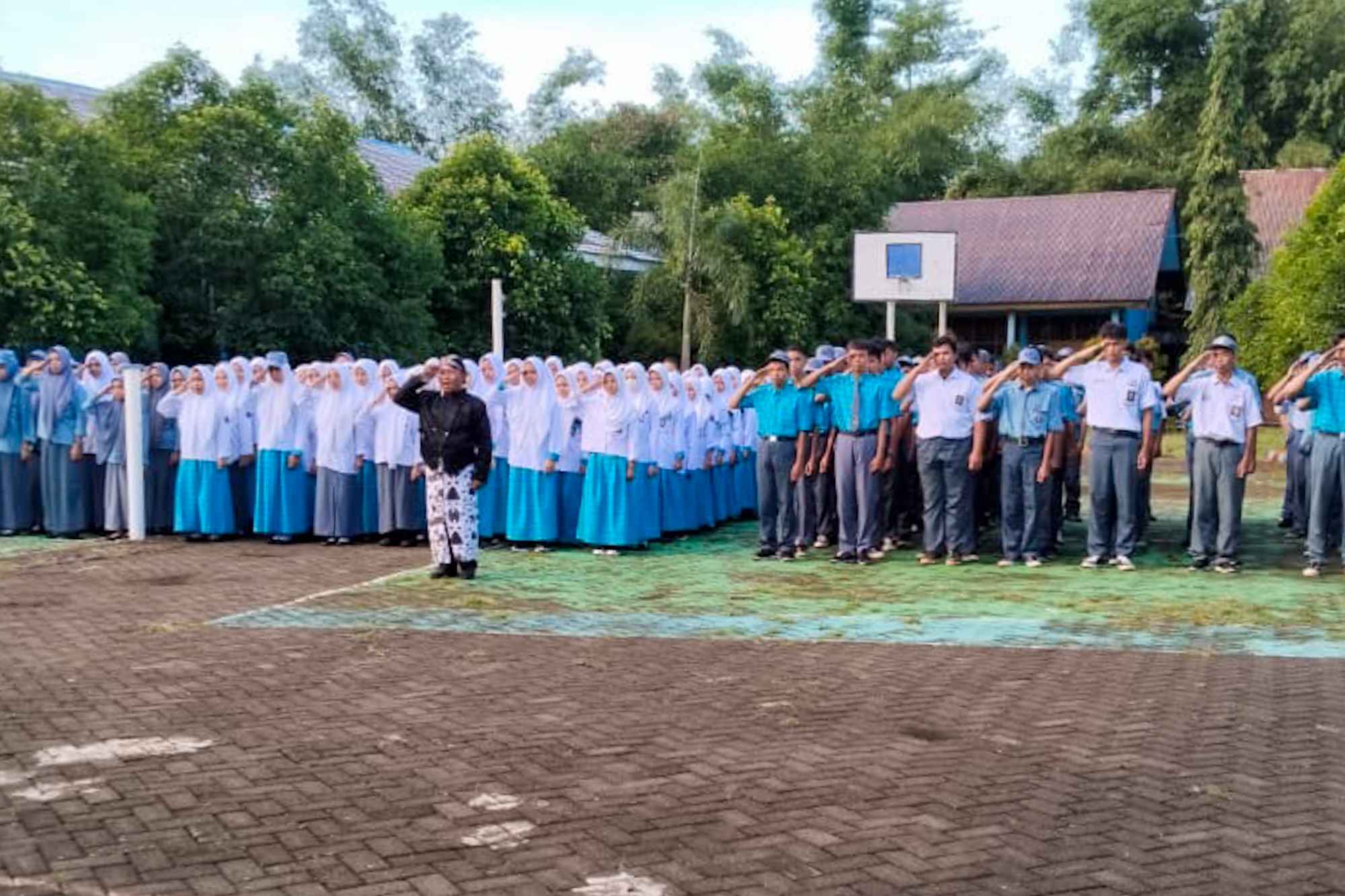 Background SMAN 5 Maros